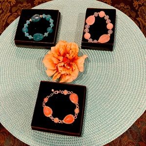 3 PIECE JEWELRY BUNDLE SET. 2 STRETCH BRACELETS & 1 LOBSTER CLASP BRACELET. NEW.